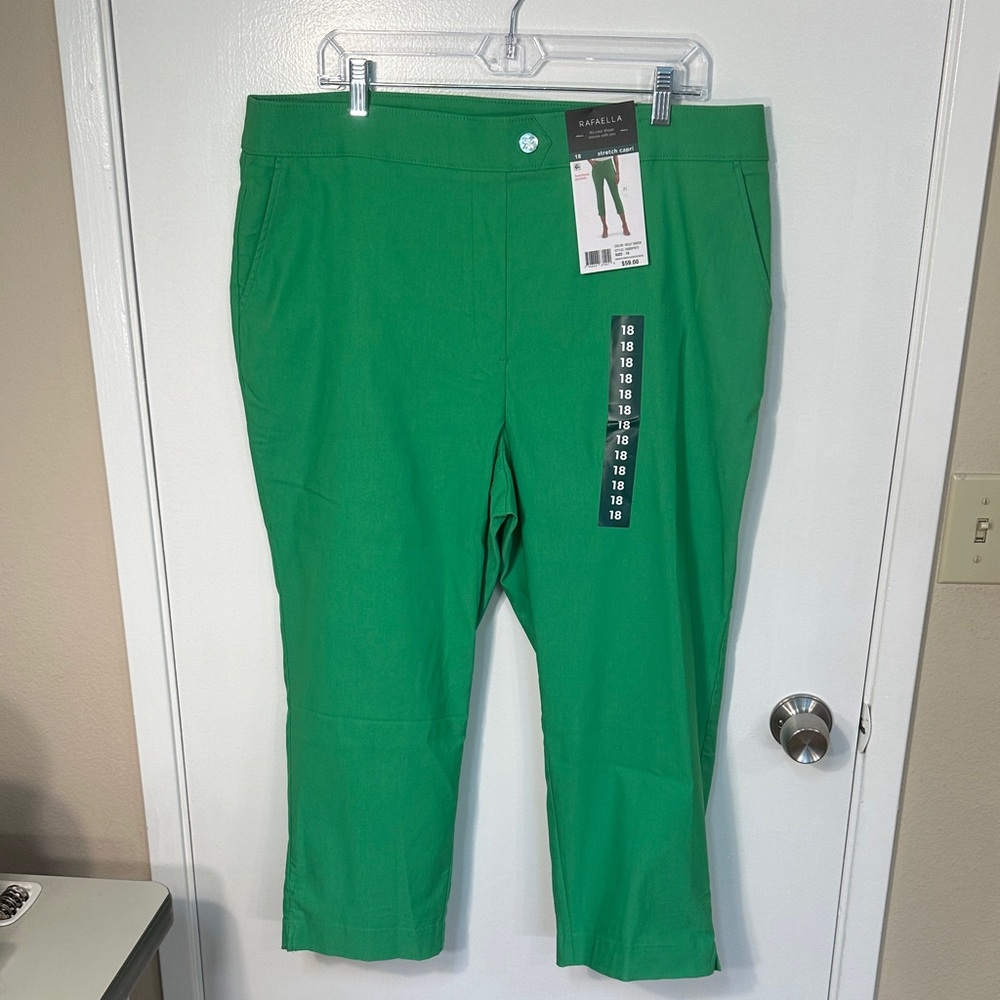 NWT Size 18, Rafaella Elastic Waist Capri Pants in “Kelly Green” - Picture 2 of 4